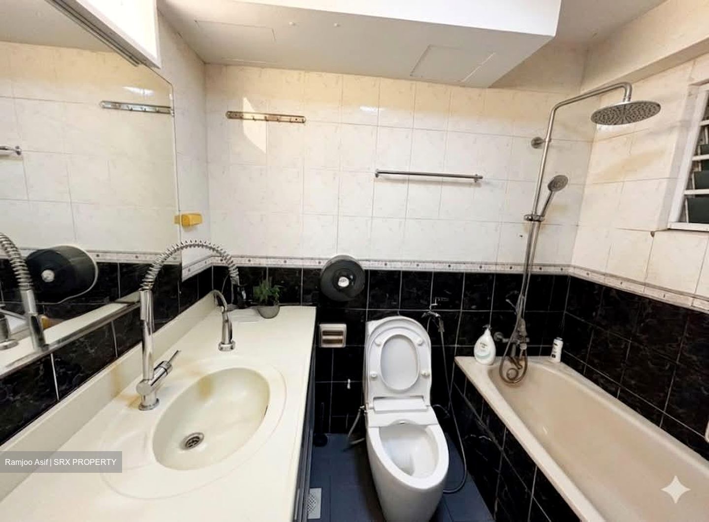 Melville Park (D18), Condominium #600190881
